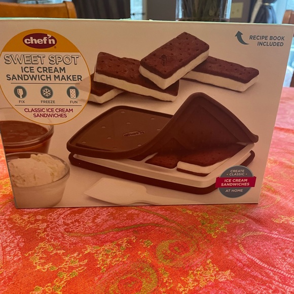Chef’n NWT Ice Cream Sandwich Maker - Picture 1 of 3
